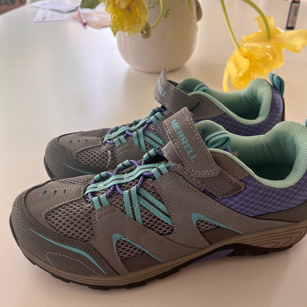 Merrell - Like New - Big Kid Size 6